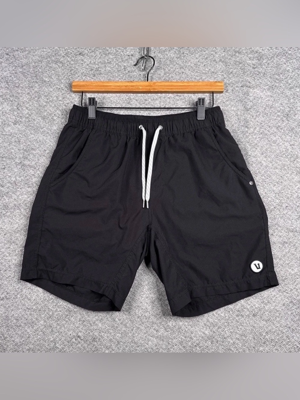Vuori Kore Shorts Mens XL Black Lined 7" Drawstring Stretch Performance